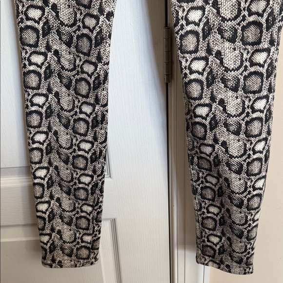 GOOD AMERICAN "Good Legs" Snakeskin Print Jeans Pockets Belt Loops Size 4/27 - Picture 3 of 12